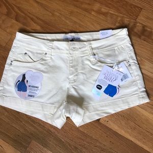 BRAND NEW WITH TAGS 🏷